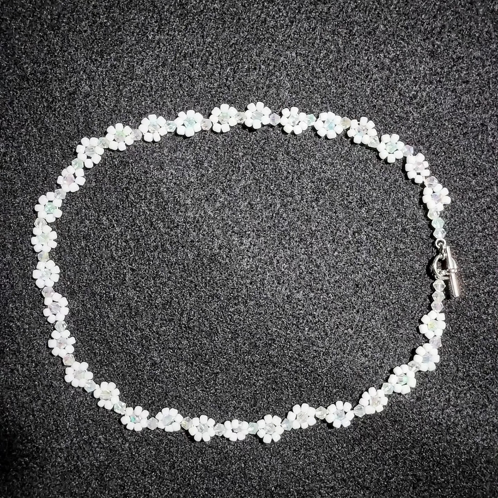 SOLD Flower beaded necklace